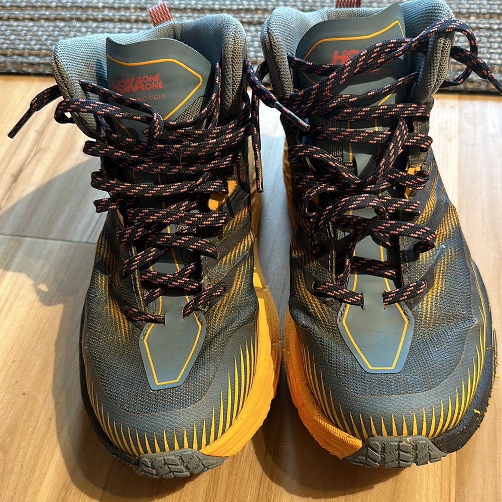Hoka speedgoat mid goretex women’s size 8M